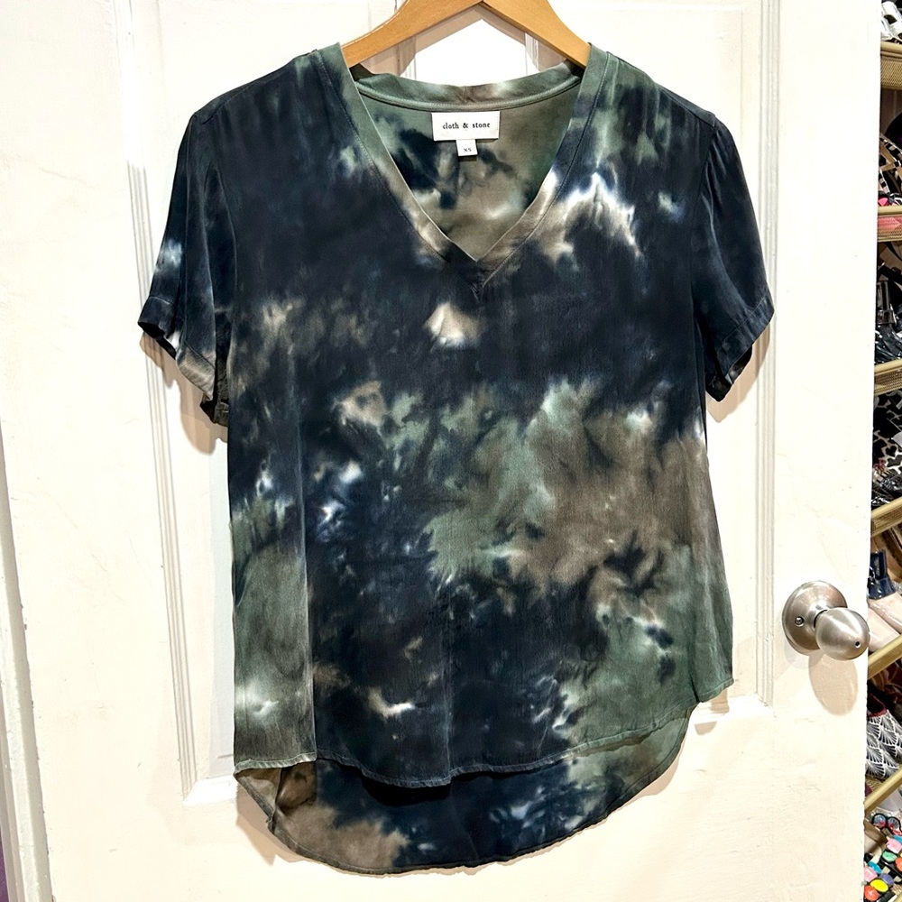 Anthropologie Cloth & Stone Green Black Tie Dye V-Neck T-Shirt Camo Size XS - Picture 4 of 6